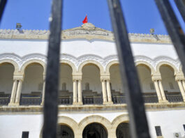 Vue générale du Palais de Justice de Tunis, Tunisie, mercredi 8 juin 2022. Des avocats et des juges tunisiens ont organisé une petite manifestation devant les tribunaux de la capitale mercredi, dans le cadre de leur grève d'une semaine suite à la révocation de 57 juges par le président.