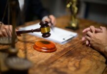 Un tribunal tunisien suspend des organisations de défense des droits humains de premier plan alors que la répression s’intensifie