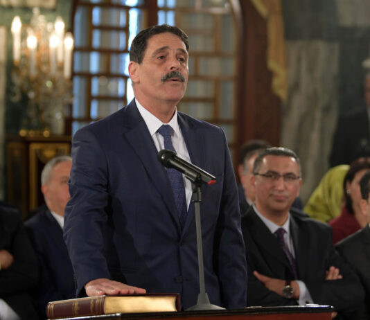 قوات أمنية تعتقل العياشي الهمامي من منزله تنفيذا لحكم قضائي